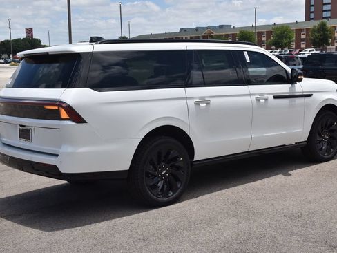 New 2026 Lincoln Navigator L Reserve w/ Jet Appearance Package AWD/4WD image 6