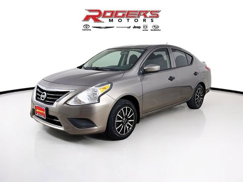 Used 2017 Nissan Versa S Plus image 3
