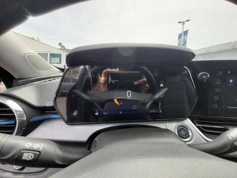 Used 2025 Chevrolet Trax LT w/ Driver Confidence Package image 11