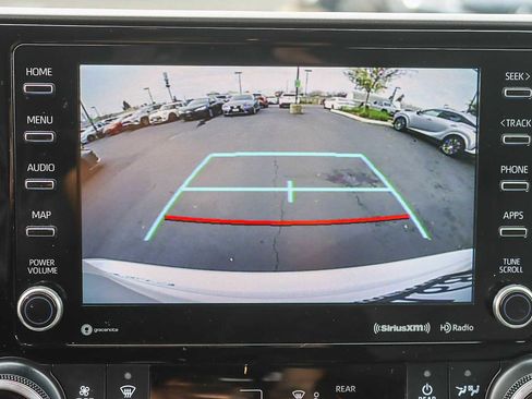 Used 2020 Toyota Highlander XLE image 25