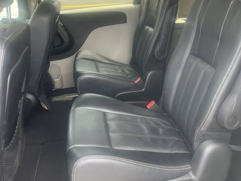 Used 2013 Chrysler Town & Country Touring FWD image 26