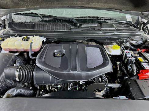 Used 2025 RAM 1500 Laramie image 32