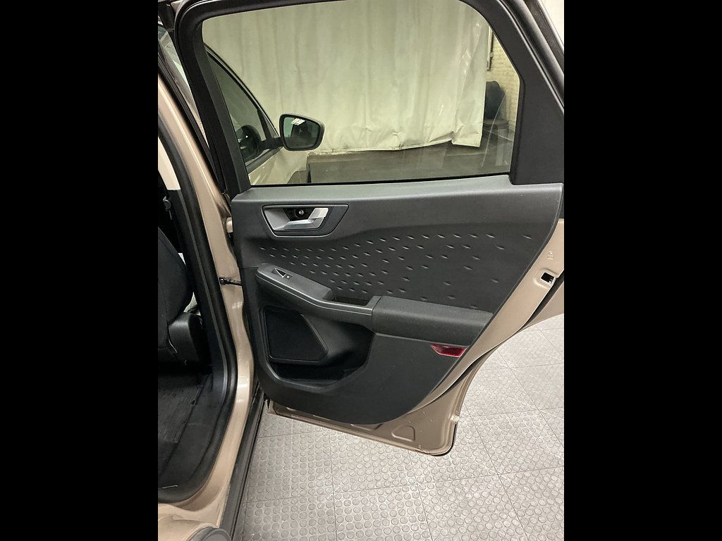 Used 2020 Ford Escape SE FWD image 27