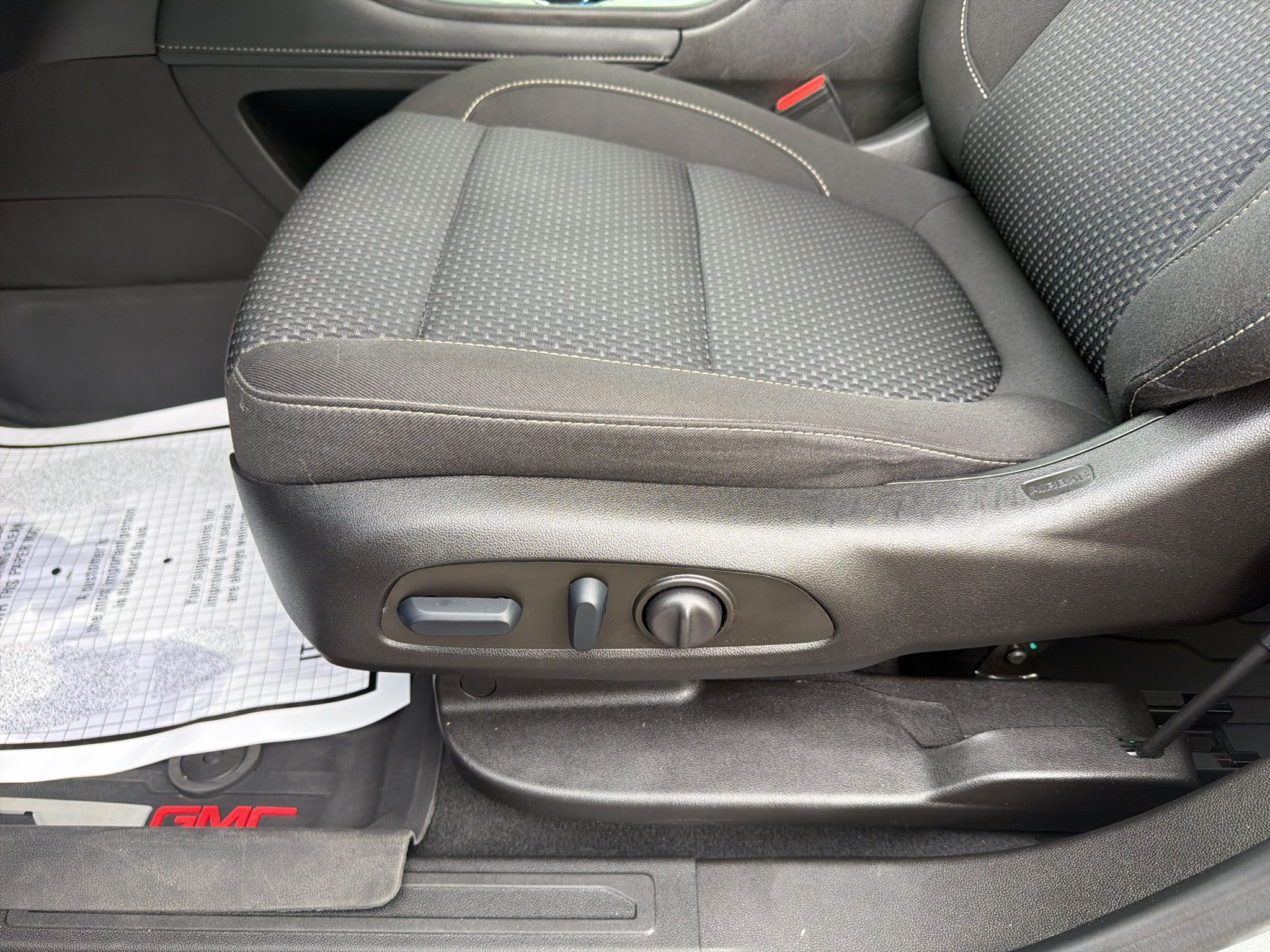 Used 2023 GMC Acadia SLE w/ Driver Convenience Package FWD image 18