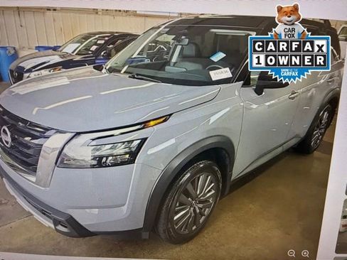 Used 2025 Nissan Pathfinder SL w/ SL Premium Package AWD/4WD image 2