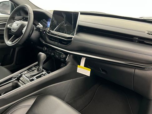 New 2026 Jeep Compass Latitude AWD/4WD image 24