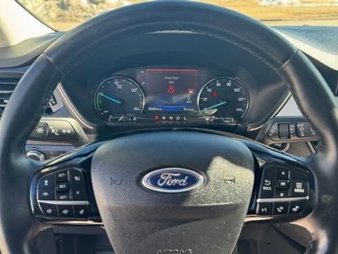 Used 2022 Ford Escape SE w/ SE Sport Appearance Package image 22