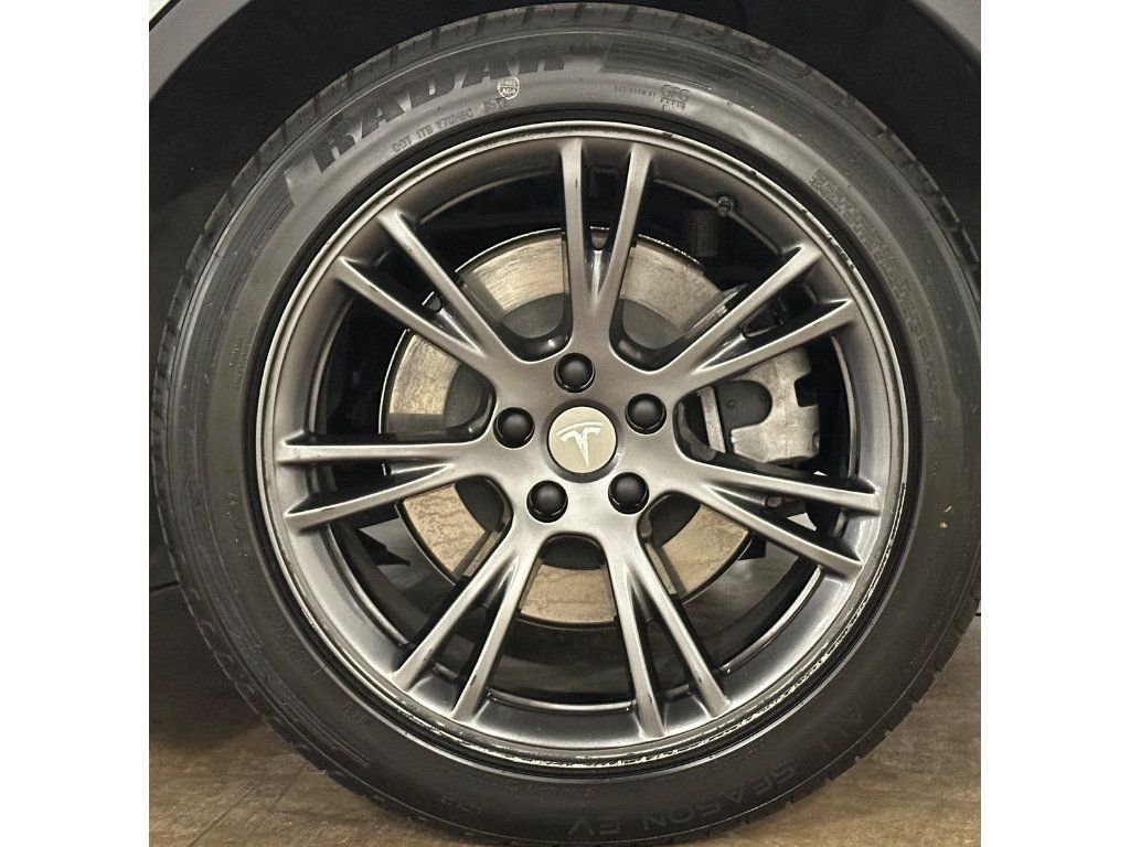 Used 2024 Tesla Model Y Long Range AWD/4WD image 11