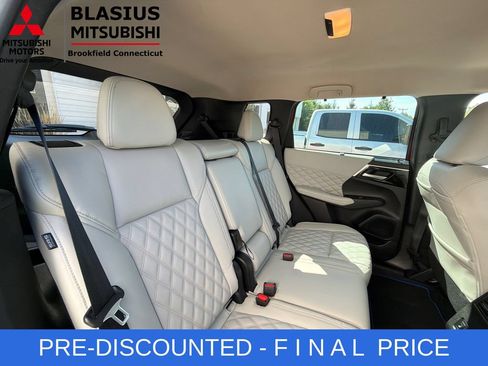 Used 2023 Mitsubishi Outlander SEL AWD/4WD image 42