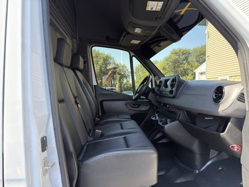 Used 2024 Mercedes-Benz Sprinter 2500 image 10