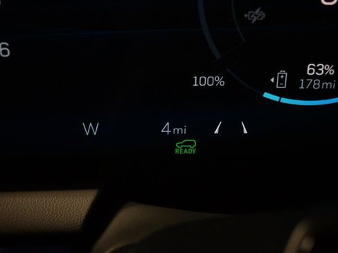 New 2026 Cadillac Optiq Luxury 2 image 26