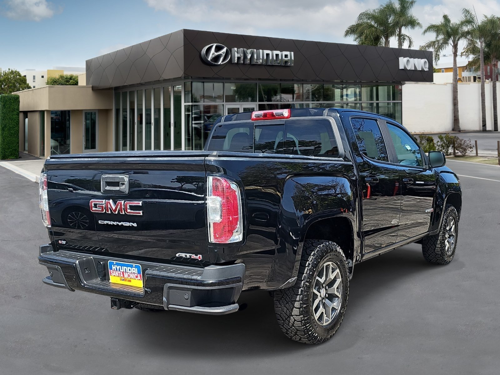Used 2021 GMC Canyon AT4 w/ Trailering Package AWD/4WD image 3