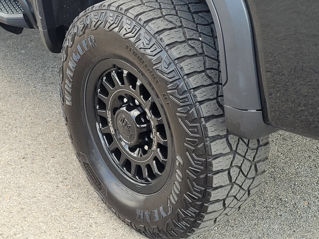 Used 2025 GMC Sierra 2500 AT4X w/ AT4X AEV Edition AWD/4WD image 7