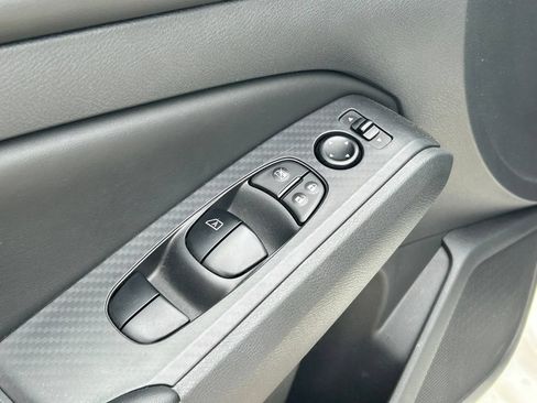 Used 2025 Nissan Altima 2.5 SV FWD image 21