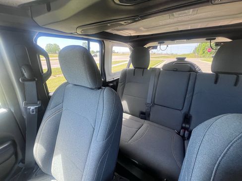 Used 2025 Jeep Wrangler Willys image 25