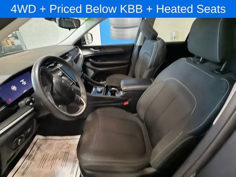 Used 2023 Jeep Grand Cherokee Laredo AWD/4WD image 11