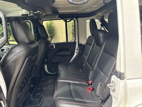 Used 2022 Jeep Wrangler Unlimited Rubicon w/ Xtreme Recon 35" Tire Package AWD/4WD image 31
