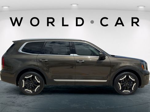 Certified 2025 Kia Telluride S FWD image 8