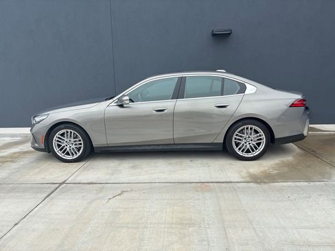 Used 2024 BMW 530i xDrive w/ Premium Package AWD/4WD image 7