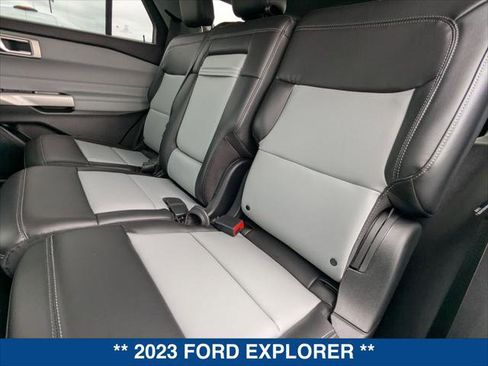 Used 2023 Ford Explorer XLT w/ Equipment Group 202A RWD image 21