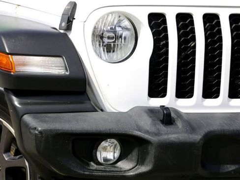 Used 2021 Jeep Gladiator Sport w/ Trailer Tow Package AWD/4WD image 3