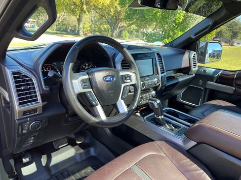 Used 2015 Ford F150 Platinum w/ Equipment Group 701A Luxury image 14