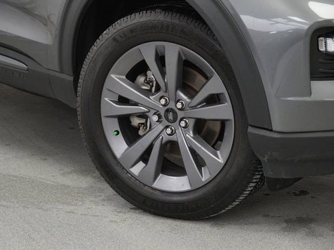 Used 2023 Ford Explorer XLT w/ Equipment Group 202A image 5