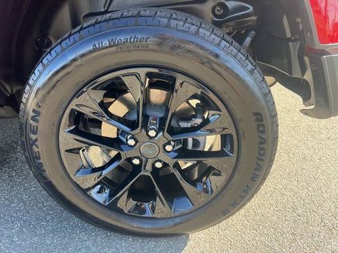 Used 2024 Jeep Wrangler Unlimited Sahara image 11