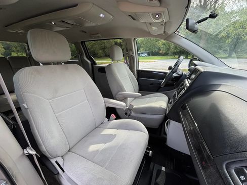 Used 2013 Dodge Grand Caravan Crew FWD image 22