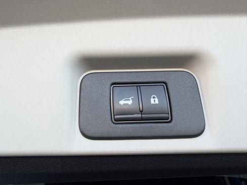 Used 2023 Nissan Ariya FWD image 34