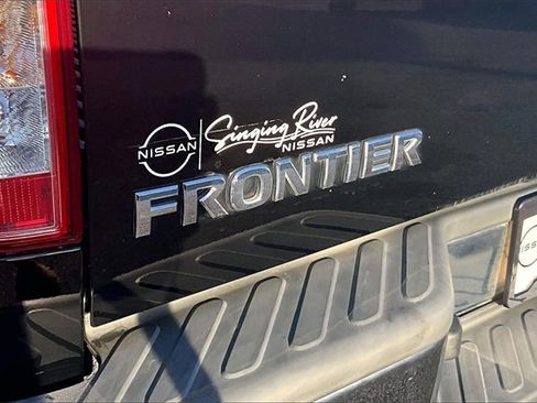 Used 2015 Nissan Frontier SV image 14