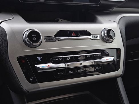 Used 2020 Ford Explorer XLT w/ Equipment Group 202A image 20