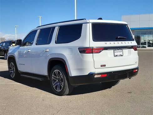 Used 2024 Jeep Wagoneer Series II w/ Flexible Seating Group image 7