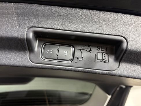 Certified 2025 Ford Explorer Active AWD/4WD image 33