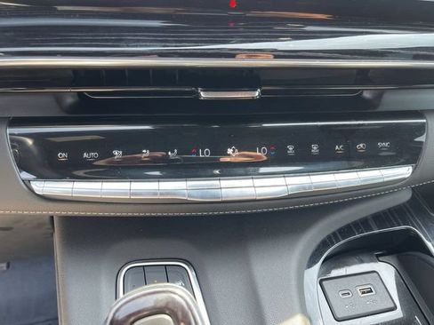 Used 2023 Cadillac Escalade ESV Sport AWD/4WD image 19