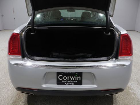 Used 2019 Chrysler 300 Touring image 20