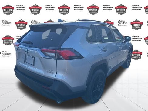 Used 2022 Toyota RAV4 LE image 5