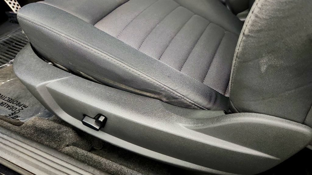 Used 2010 Dodge Challenger R/T RWD image 10