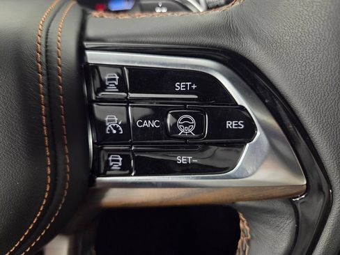 Used 2025 Jeep Grand Cherokee Summit w/ Obsidian Package AWD/4WD image 16