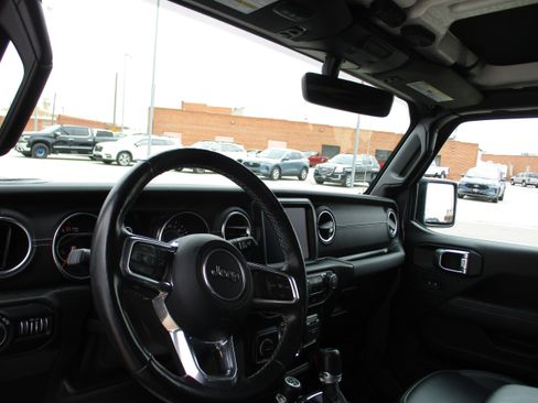 Used 2021 Jeep Gladiator Overland w/ Popular Equipment Package image 13