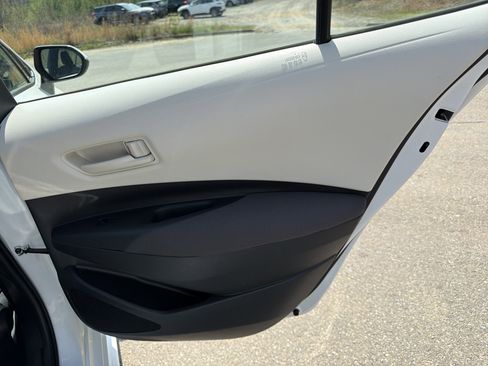 Used 2023 Toyota Corolla LE image 16