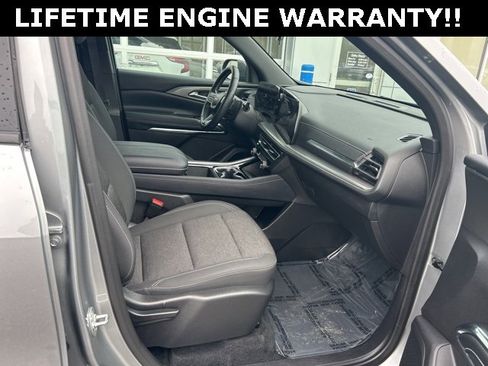 Used 2025 Chevrolet Traverse LT image 39