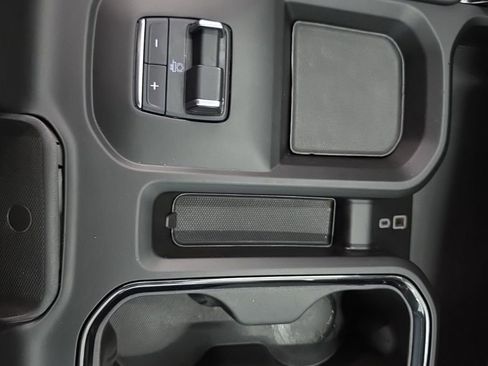 Used 2024 GMC Sierra 2500 AT4X image 44