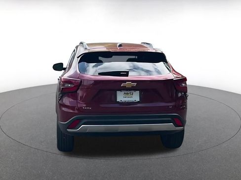 Used 2025 Chevrolet Trax LT image 12