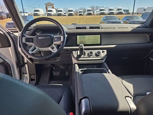 Certified 2024 Land Rover Defender 90 X-Dynamic SE image 15