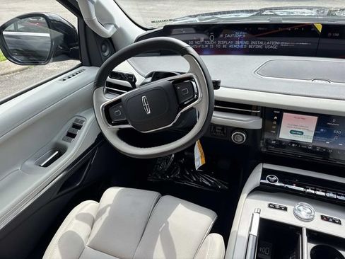 New 2026 Lincoln Navigator Premiere AWD/4WD image 14