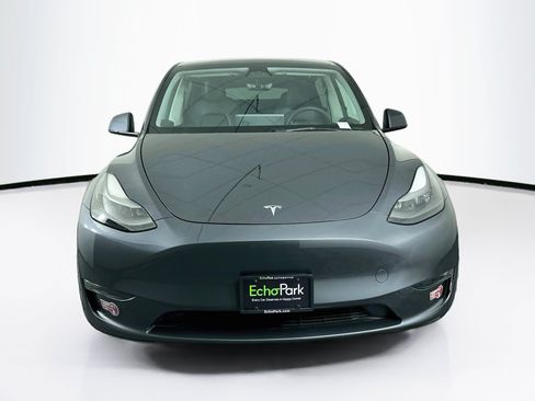 Used 2023 Tesla Model Y Long Range AWD/4WD image 2