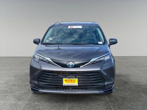 Certified 2025 Toyota Sienna LE FWD image 8