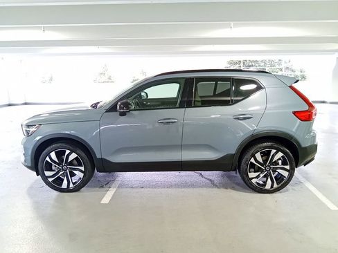 Used 2023 Volvo XC40 B5 Ultimate w/ Protection Package Premier image 2