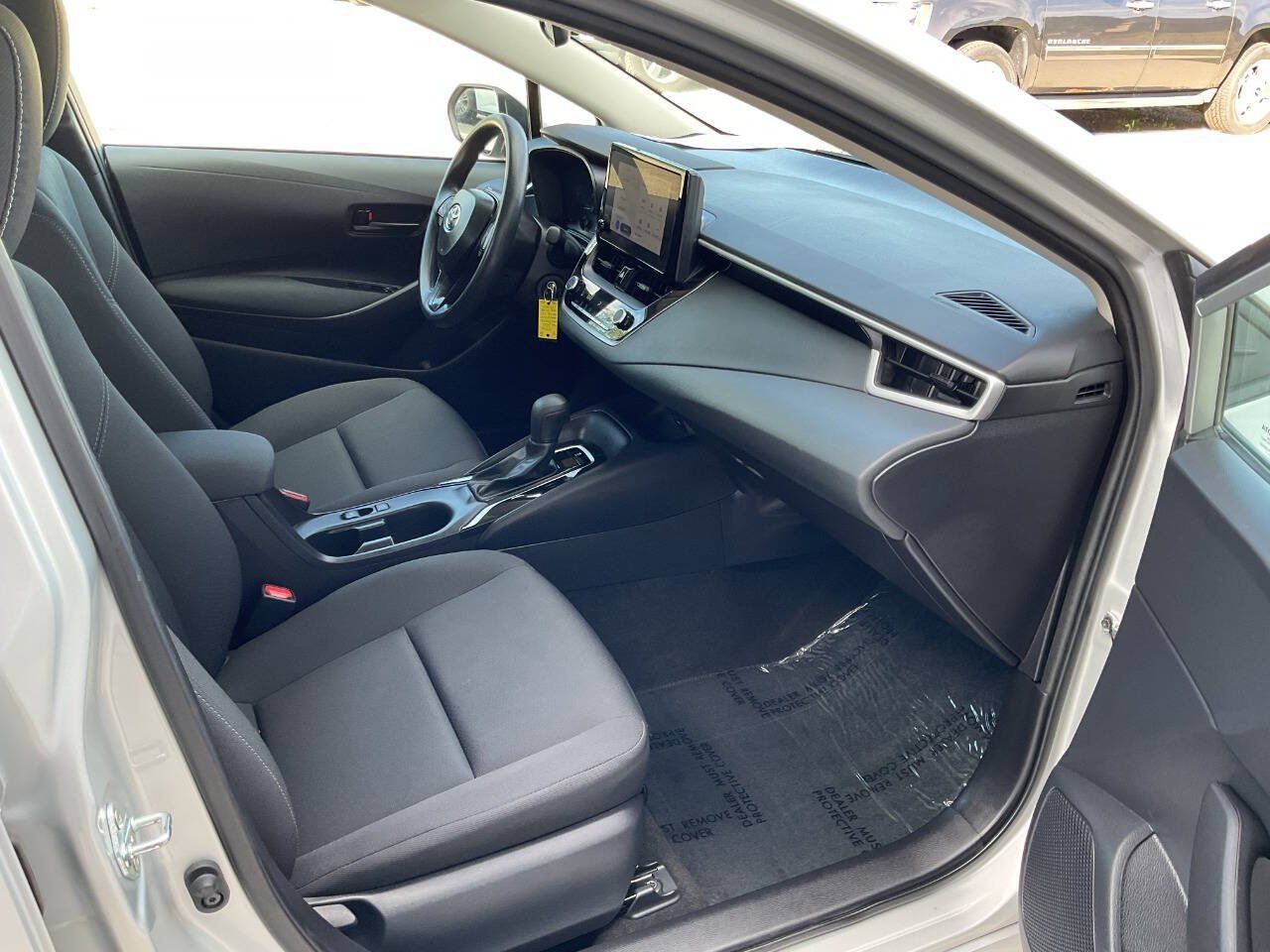 Used 2025 Toyota Corolla LE FWD image 42